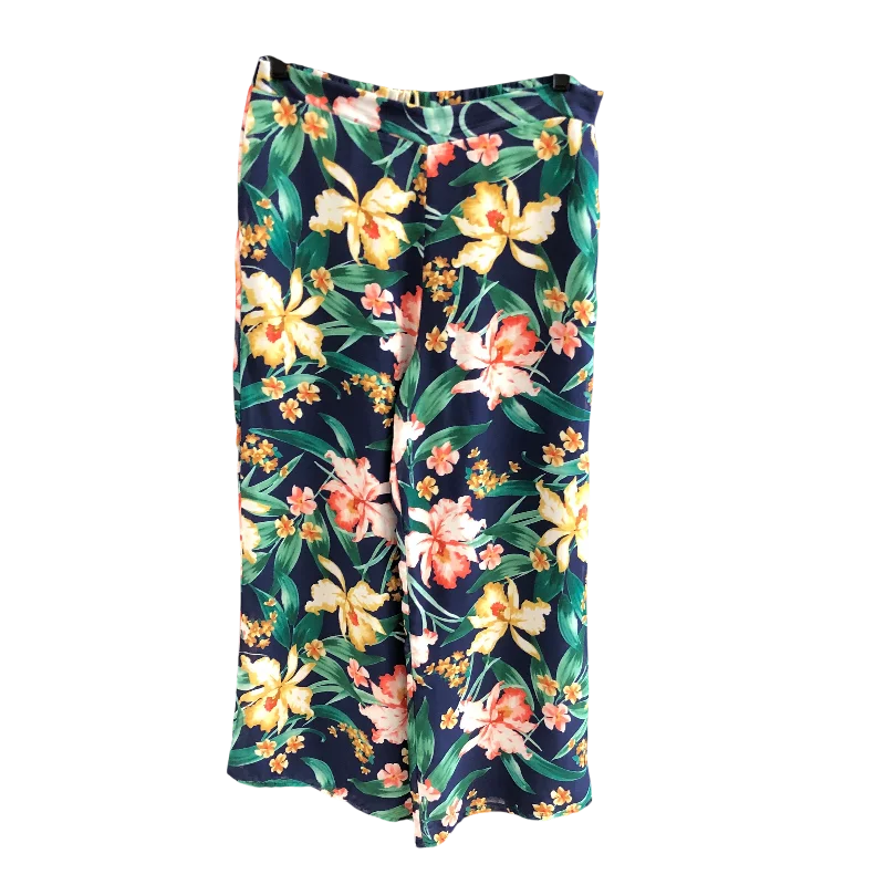 Elegant wide-leg pants for upscale dinner dates -Pants Cropped By Sweet Pea In Floral Print, Size: S