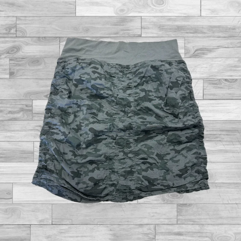 Classic skirts with subtle texture weave -Skirt Mini & Short By Clothes Mentor In Camouflage Print, Size: S