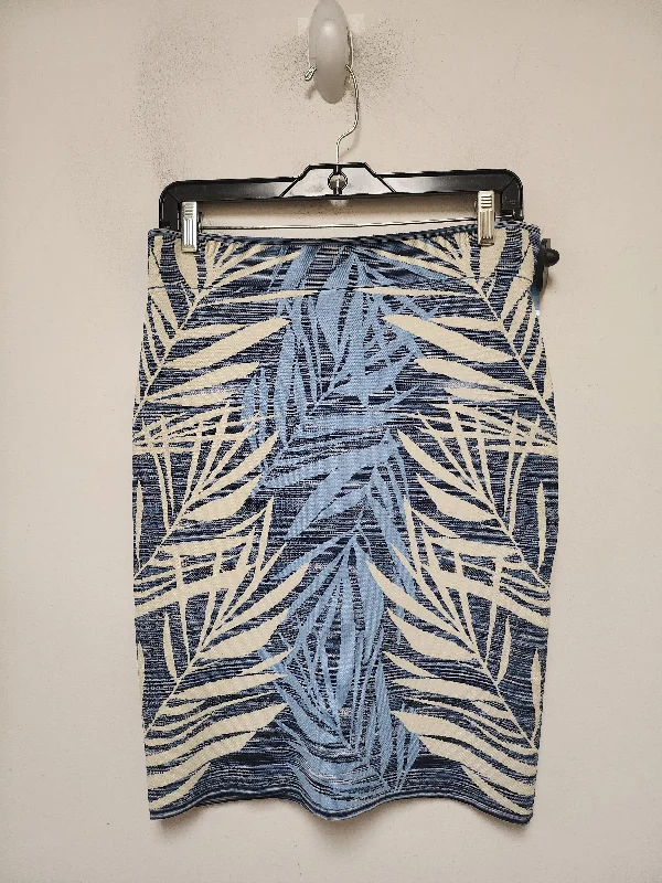 Durable denim skirts for rugged daily wear -Skirt Mini & Short By Bcbgmaxazria In Blue & White, Size: 12