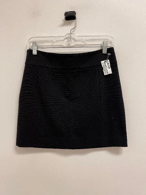 Patterned skirts with bold stripe accents -Skirt Mini & Short By Clothes Mentor In Black, Size: 2