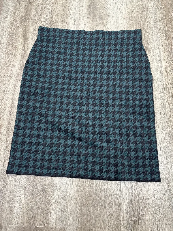 A-line skirts for flattering timeless silhouettes -Skirt Mini & Short By Ann Taylor In Black & Green, Size: L