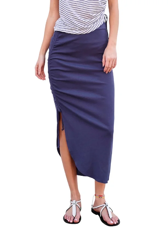 Ribbed bodycon dress for women with textured fabric and casual elegance -Shirred Midi Skirt In Deep Sea Navy