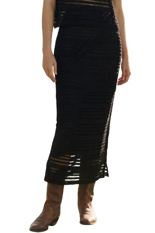 Pedestal Skirt In Black