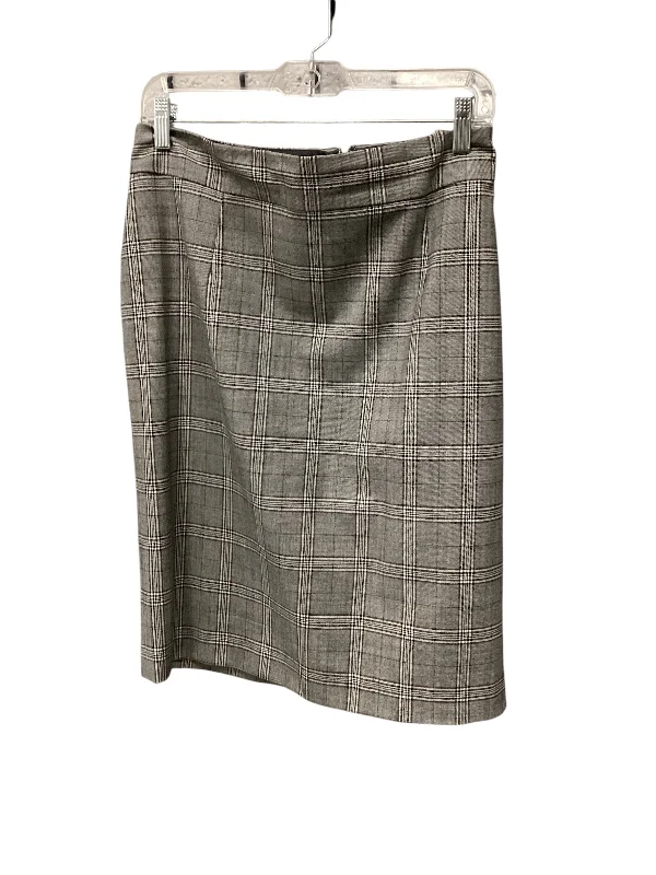 Flowy maxi skirts for breezy summer style -Skirt Midi By Banana Republic In Plaid Pattern, Size: 12