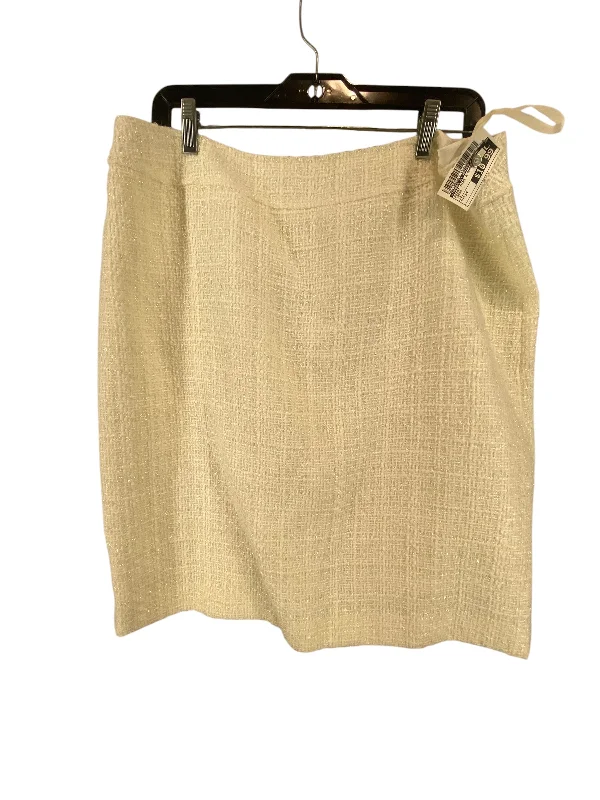 High-waisted mini skirts for retro vibes -Skirt Mini & Short By Tahari By Arthur Levine In Cream, Size: 14