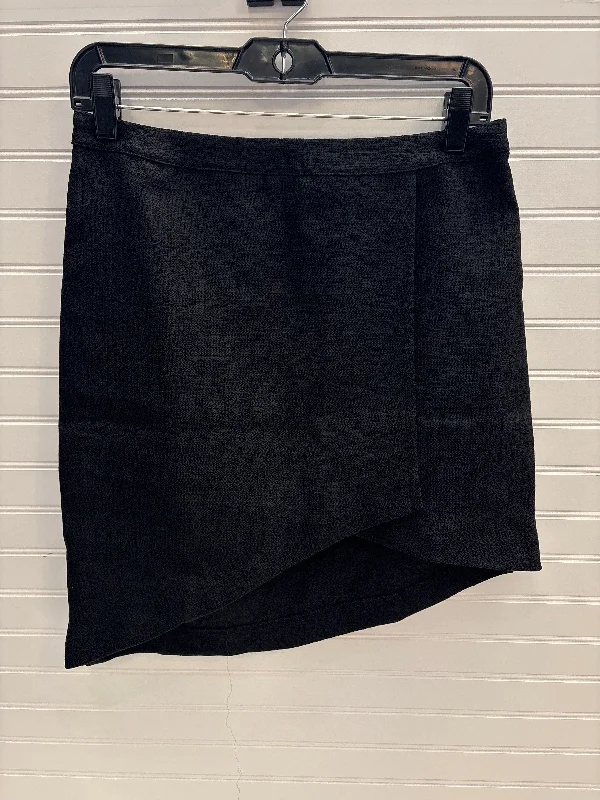 Classic black skirts for versatile outfit pairing -Skirt Mini & Short By Tobi In Black, Size: L