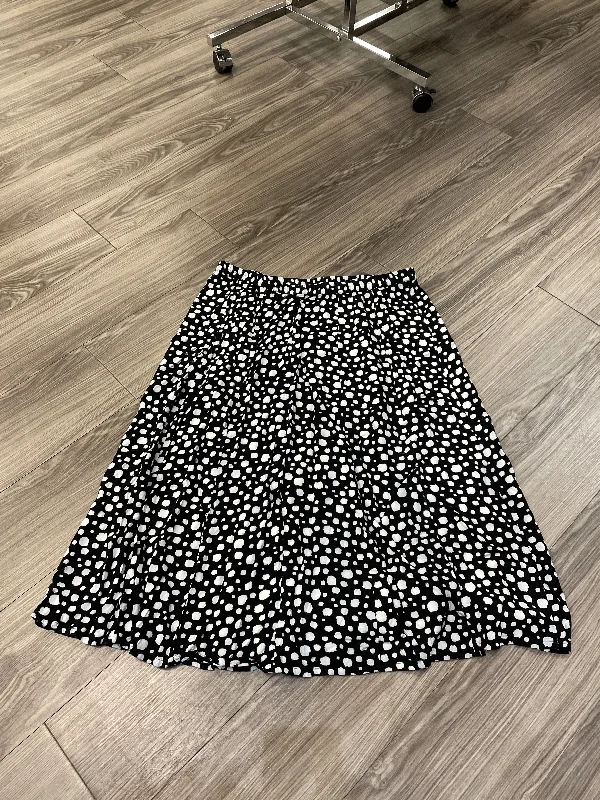 Patterned skirts for artistic standout appeal -Skirt Midi By Clothes Mentor In Black & White, Size: 2x