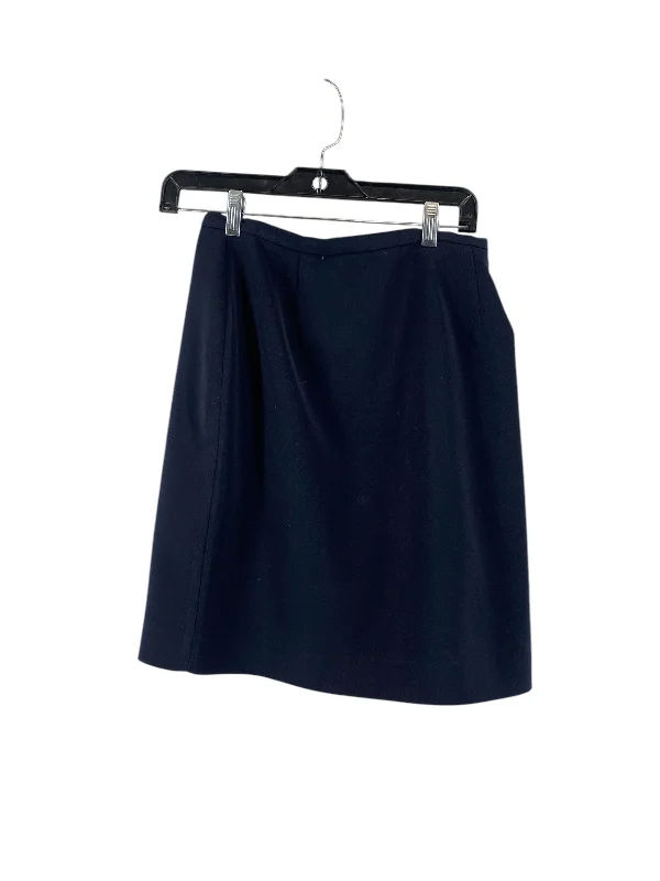 Classic skirts with subtle texture weave -Skirt Mini & Short By Clothes Mentor In Black, Size: 2