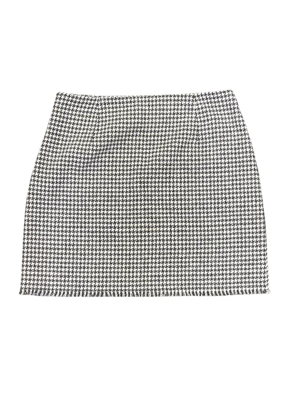 Wrap skirts with tie-front detail charm -Skirt Mini & Short By Hem & Thread In Grey & White, Size: M